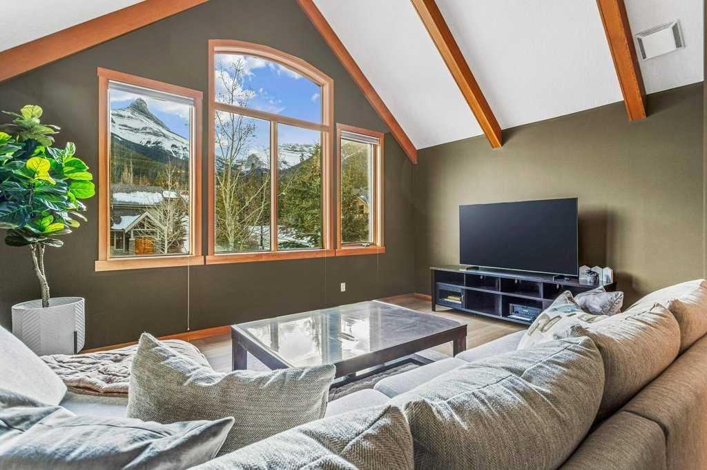 215 Miskow Close, Canmore, AB - Indoor
