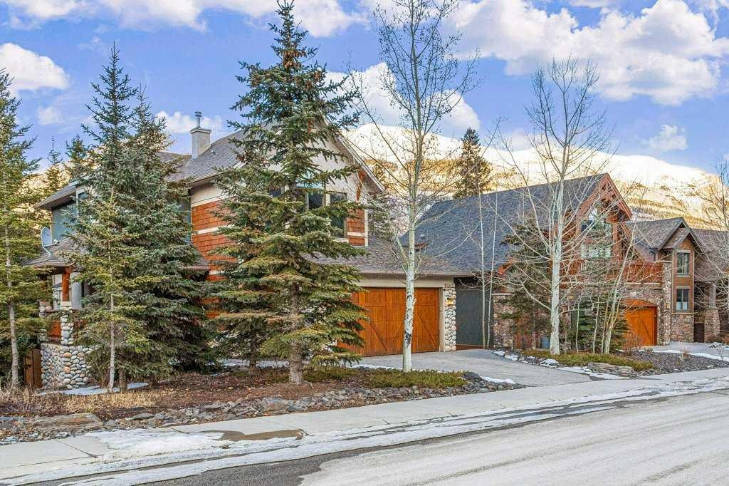 215 Miskow Close, Canmore, AB - Outdoor