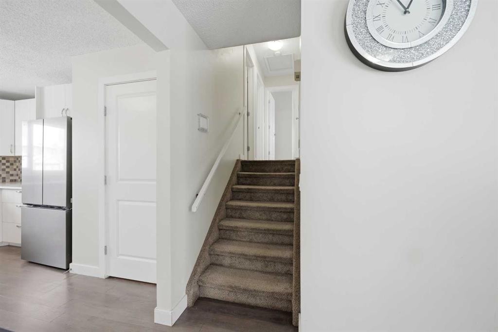 6011 Temple Drive Ne, Calgary, AB - Indoor Photo Showing Other Room