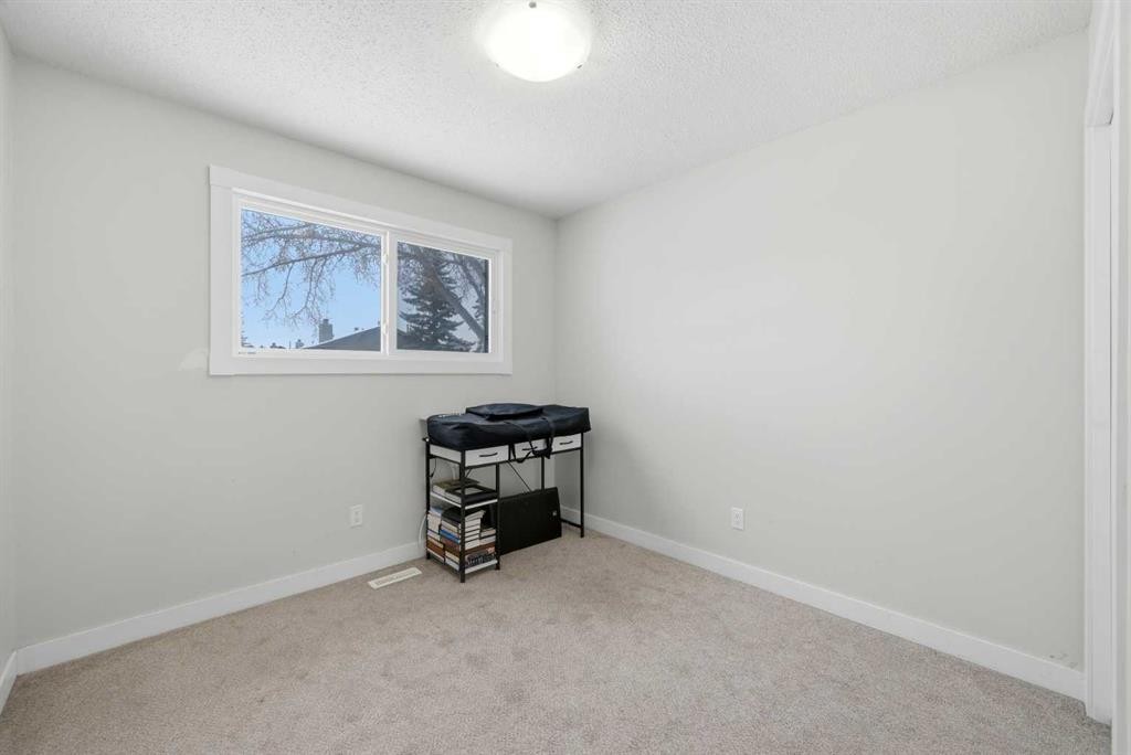 6011 Temple Drive Ne, Calgary, AB - Indoor Photo Showing Other Room