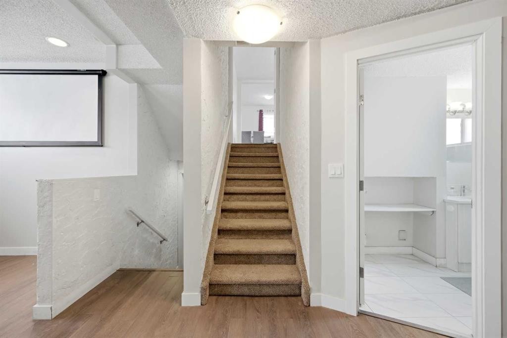 6011 Temple Drive Ne, Calgary, AB - Indoor Photo Showing Other Room