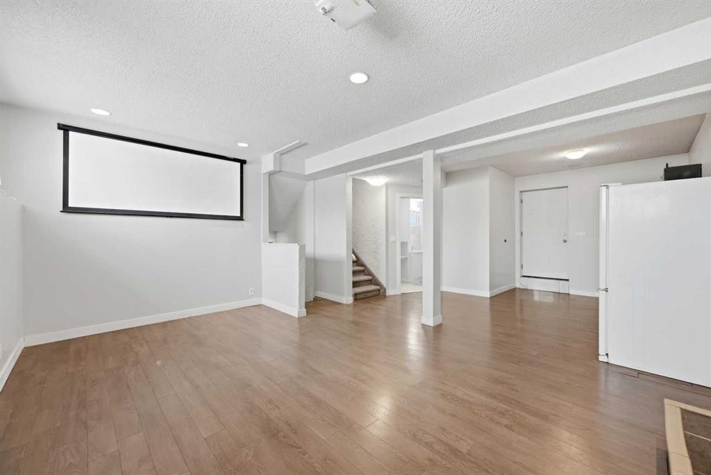 6011 Temple Drive Ne, Calgary, AB - Indoor Photo Showing Other Room