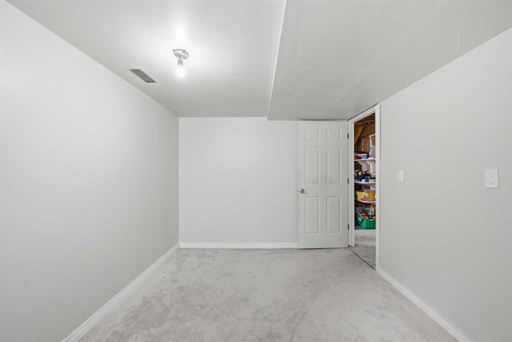 6011 Temple Drive Ne, Calgary, AB - Indoor Photo Showing Other Room