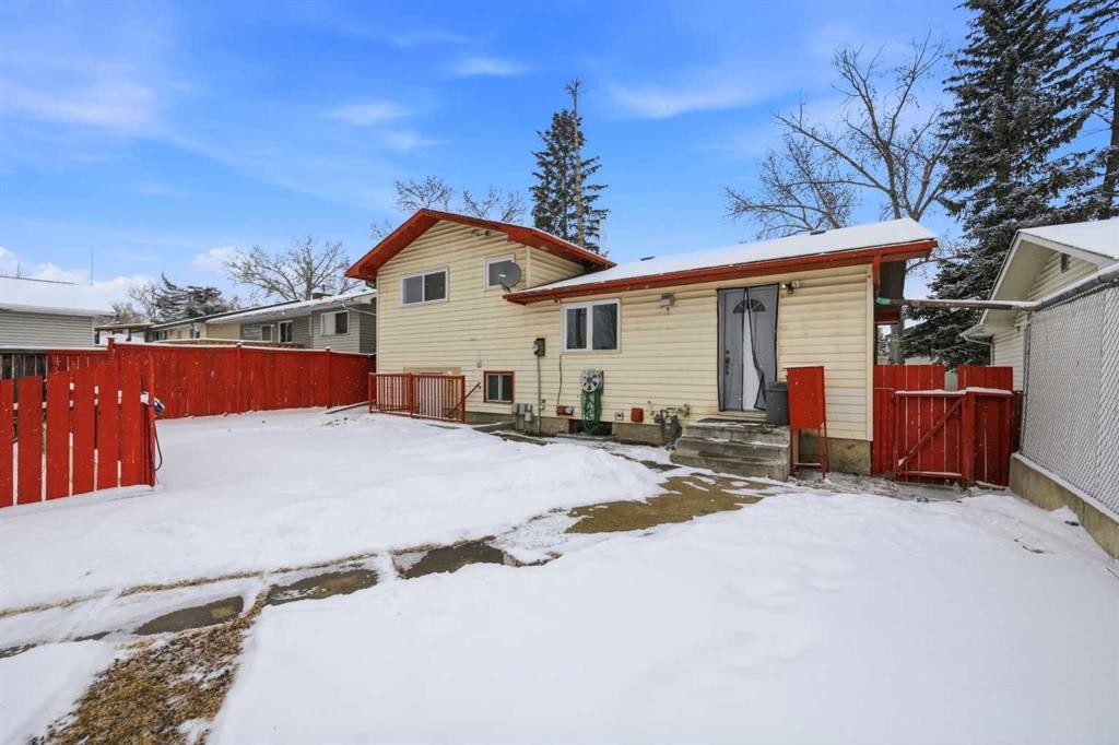6011 Temple Drive Ne, Calgary, AB - Outdoor