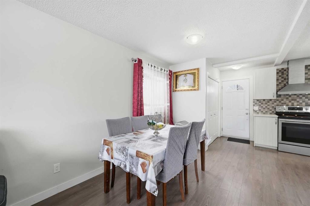 6011 Temple Drive Ne, Calgary, AB - Indoor Photo Showing Dining Room