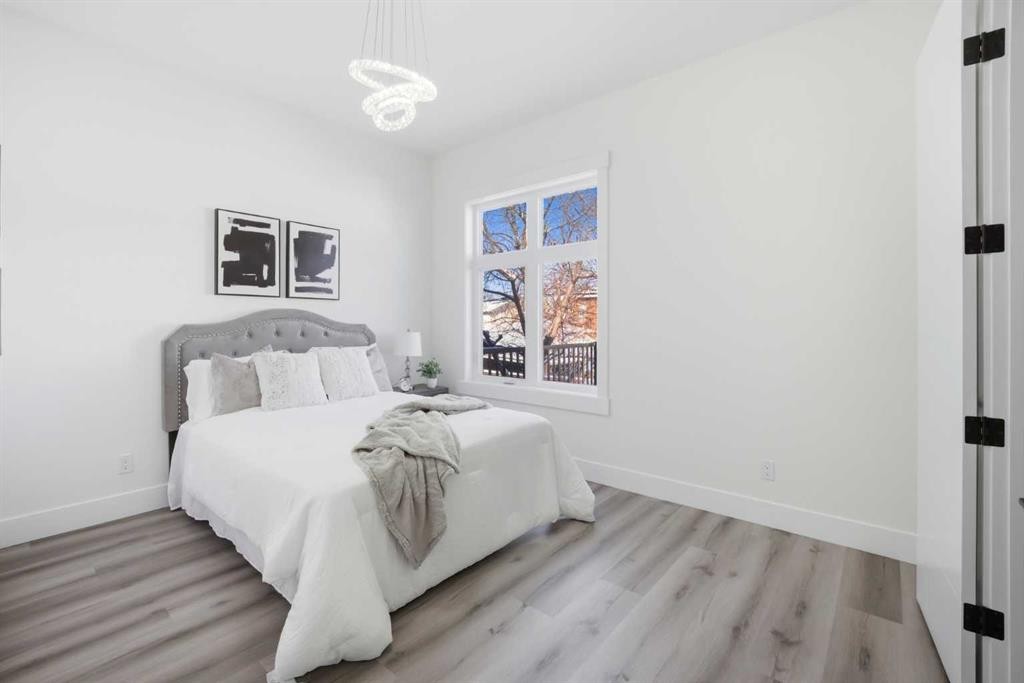 8520 33 Avenue Nw, Calgary, AB - Indoor Photo Showing Bedroom