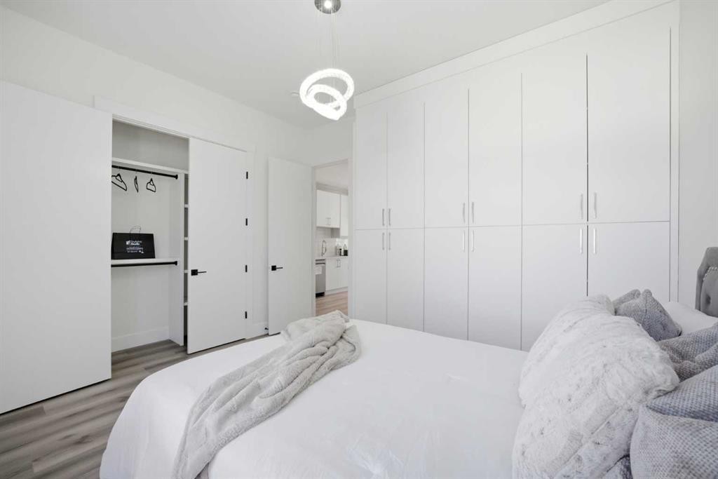8520 33 Avenue Nw, Calgary, AB - Indoor Photo Showing Bedroom