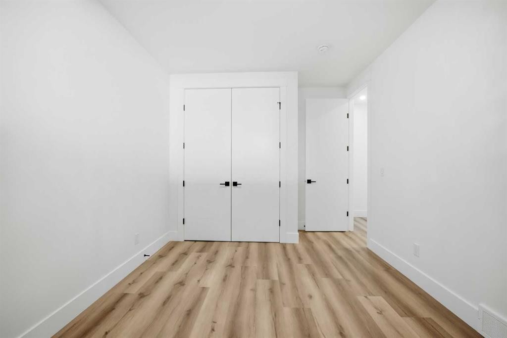 8520 33 Avenue Nw, Calgary, AB - Indoor Photo Showing Other Room