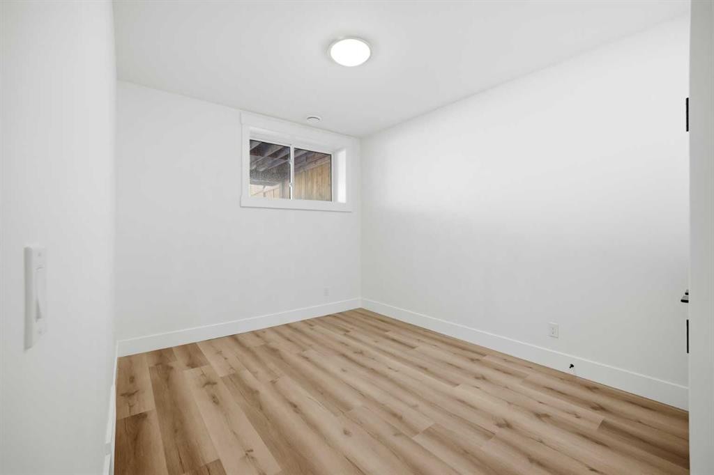 8520 33 Avenue Nw, Calgary, AB - Indoor Photo Showing Other Room
