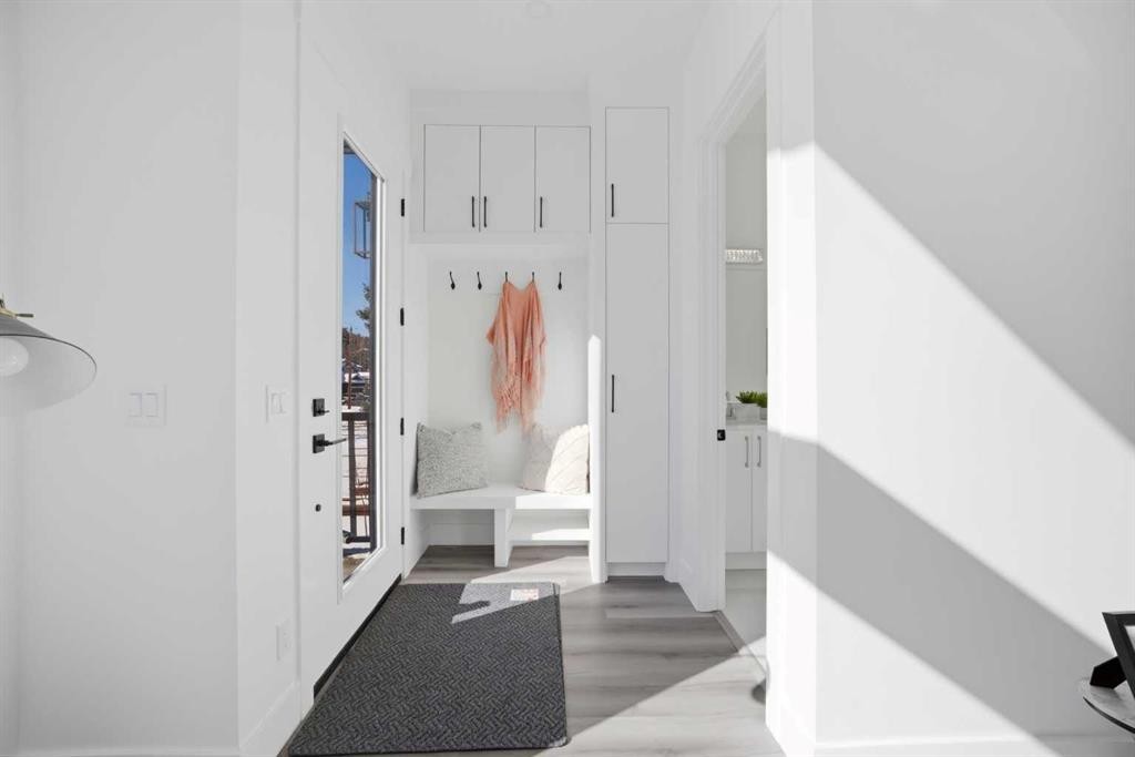 8520 33 Avenue Nw, Calgary, AB - Indoor Photo Showing Other Room