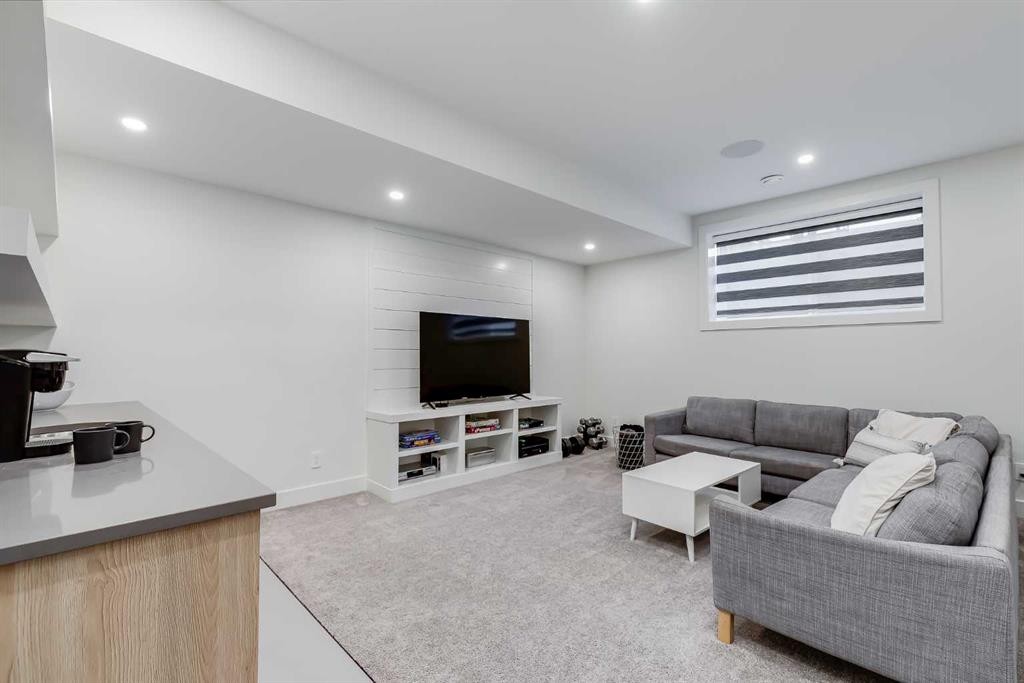 2520 Cochrane Road Nw, Calgary, AB - Indoor