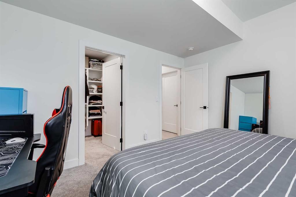 2520 Cochrane Road Nw, Calgary, AB - Indoor Photo Showing Bedroom