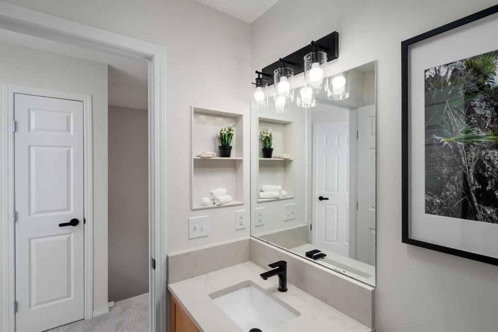 641 Evermeadow Road Sw, Calgary, AB - Indoor Photo Showing Bathroom