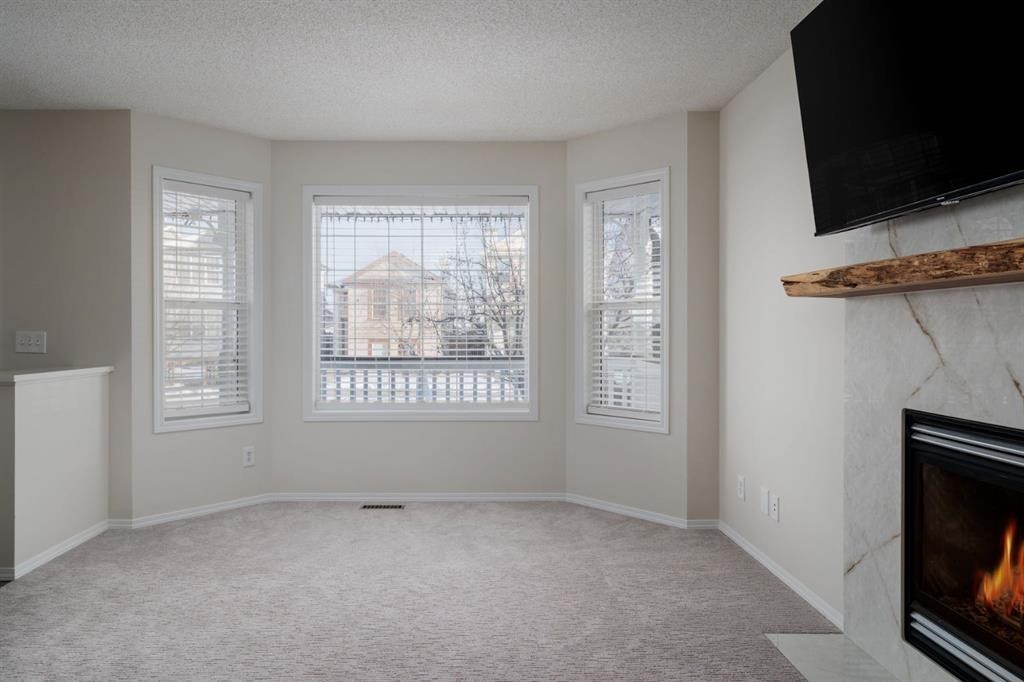 641 Evermeadow Road Sw, Calgary, AB - Indoor With Fireplace