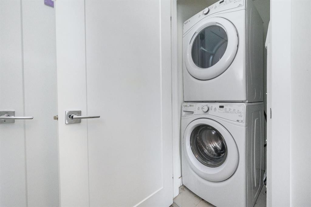 59-111 Rainbow Falls Gate, Chestermere, AB - Indoor Photo Showing Laundry Room