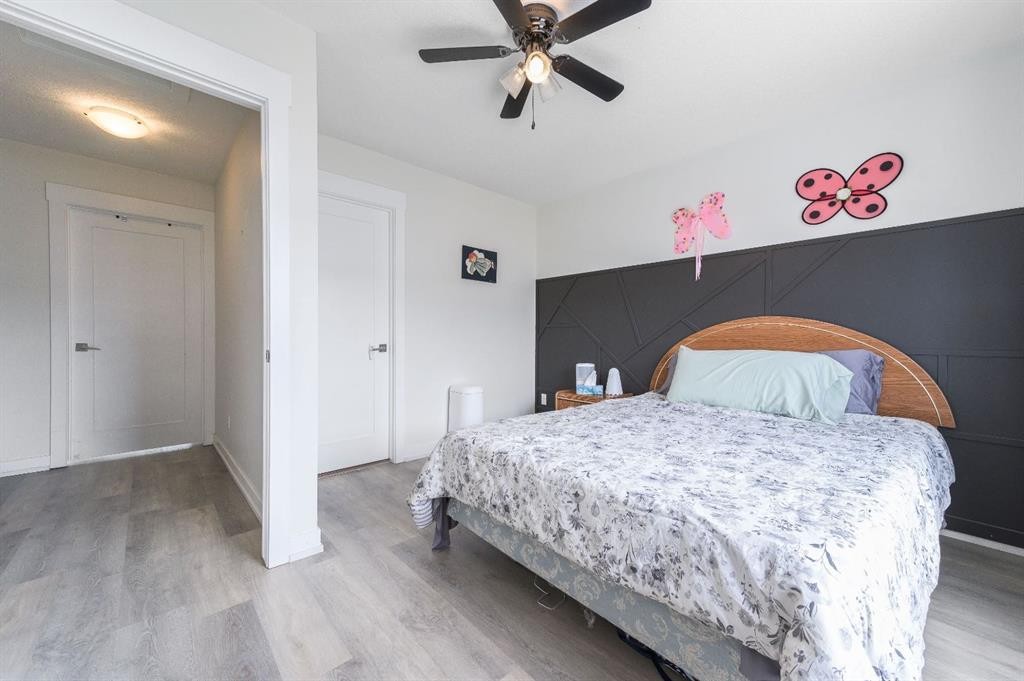 59-111 Rainbow Falls Gate, Chestermere, AB - Indoor Photo Showing Bedroom