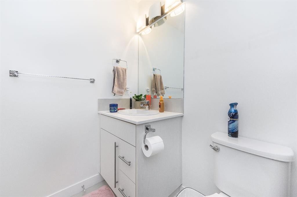 59-111 Rainbow Falls Gate, Chestermere, AB - Indoor Photo Showing Bathroom