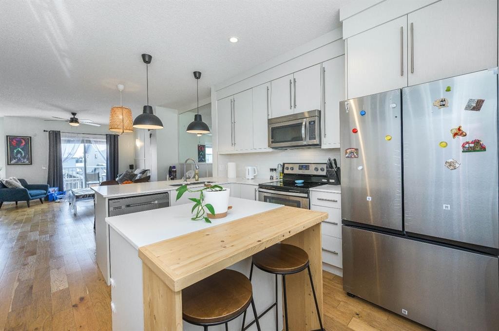 59-111 Rainbow Falls Gate, Chestermere, AB - Indoor Photo Showing Kitchen With Stainless Steel Kitchen With Upgraded Kitchen