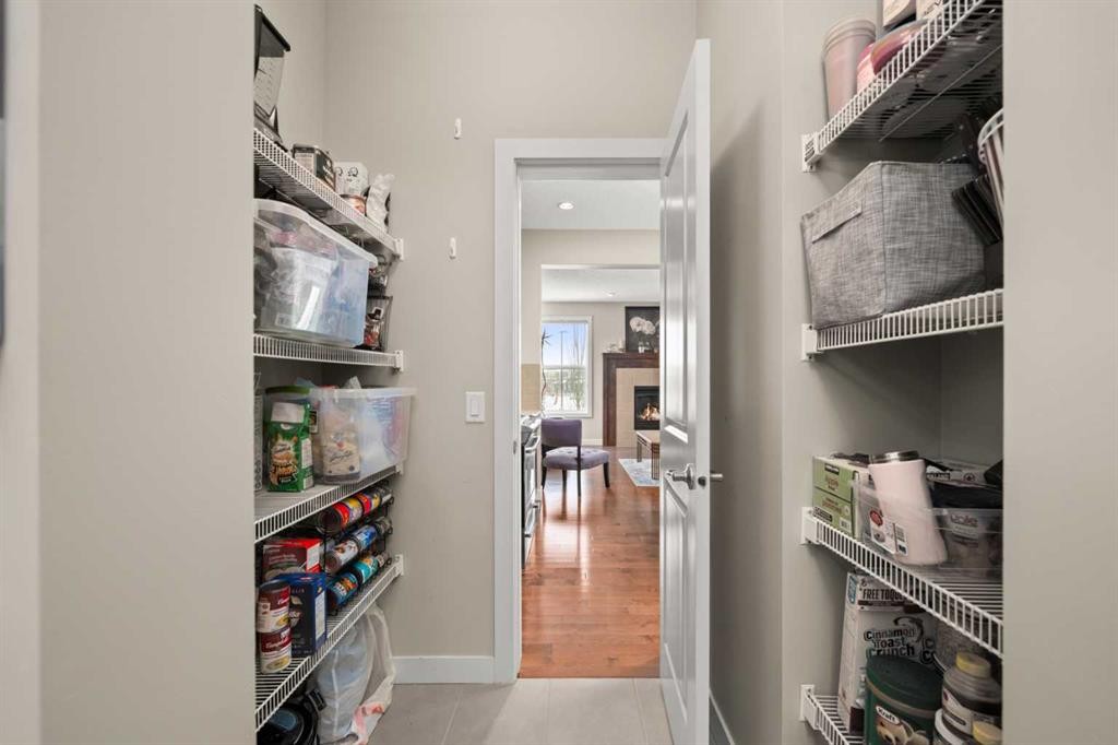 49 Evansview Manor Nw, Calgary, AB - Indoor With Storage