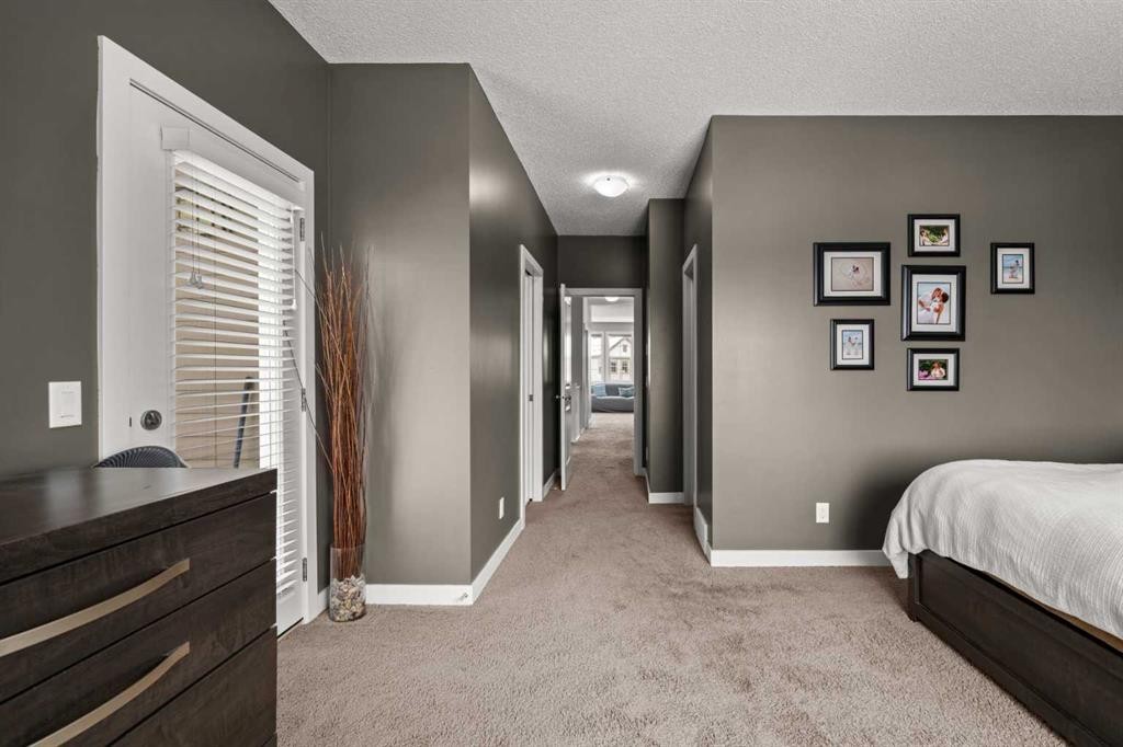 49 Evansview Manor Nw, Calgary, AB - Indoor Photo Showing Bedroom