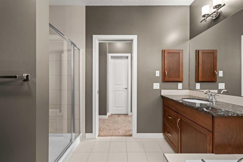 49 Evansview Manor Nw, Calgary, AB - Indoor Photo Showing Bathroom