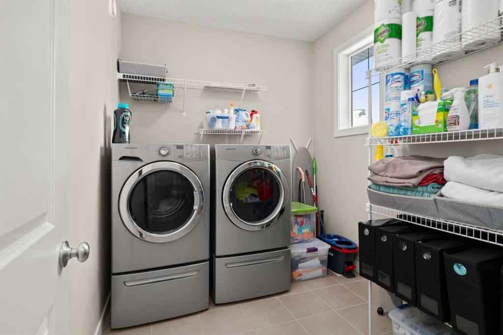 49 Evansview Manor Nw, Calgary, AB - Indoor Photo Showing Laundry Room