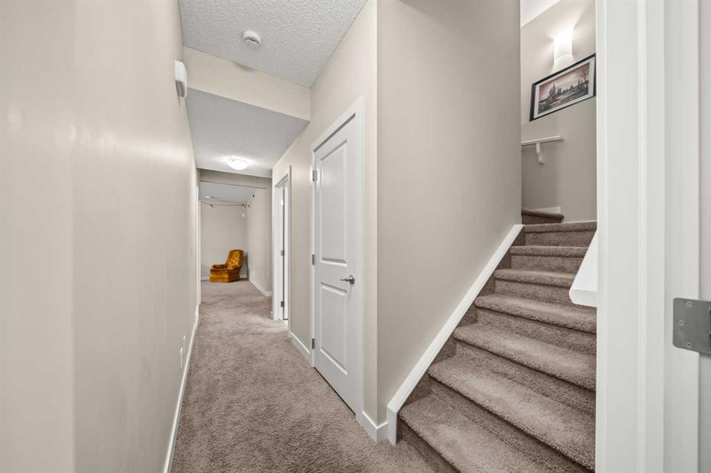 49 Evansview Manor Nw, Calgary, AB - Indoor Photo Showing Other Room