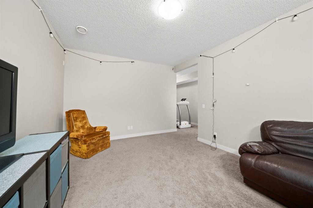 49 Evansview Manor Nw, Calgary, AB - Indoor Photo Showing Other Room