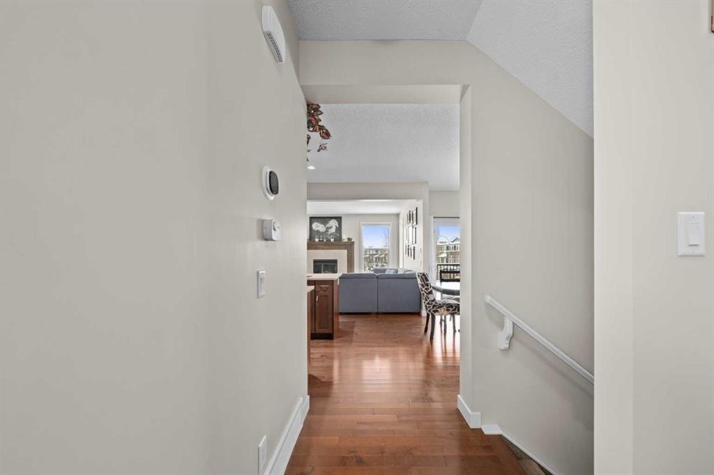 49 Evansview Manor Nw, Calgary, AB - Indoor Photo Showing Other Room