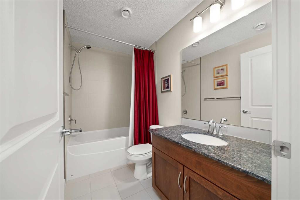 49 Evansview Manor Nw, Calgary, AB - Indoor Photo Showing Bathroom