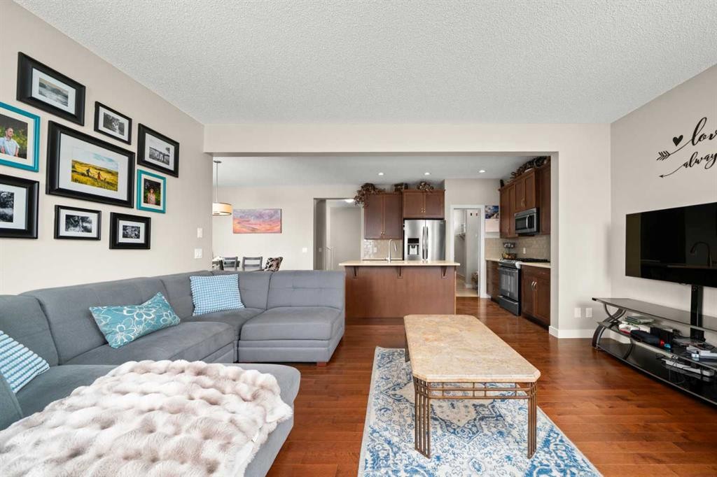 49 Evansview Manor Nw, Calgary, AB - Indoor Photo Showing Living Room