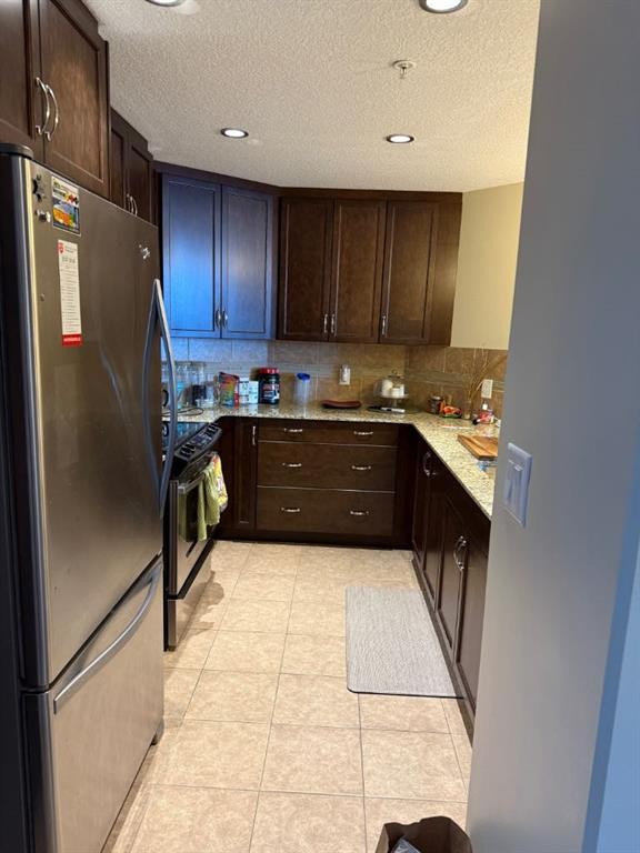 701-16 Varsity Estates Circle Nw, Calgary, AB - Indoor Photo Showing Kitchen