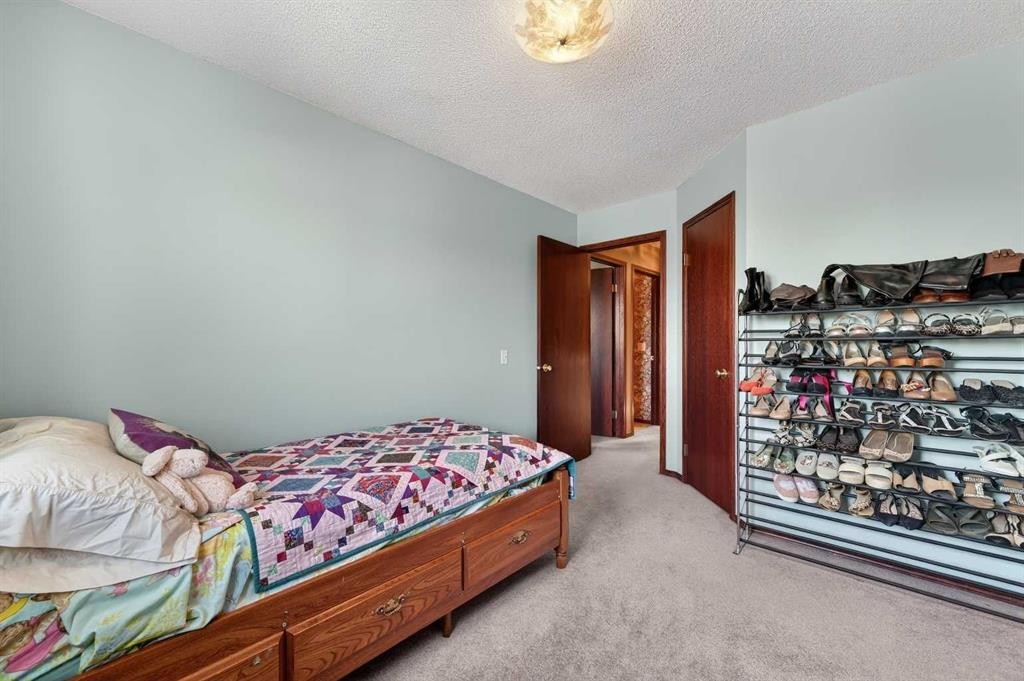 52 Riverwood Circle Se, Calgary, AB - Indoor Photo Showing Bedroom
