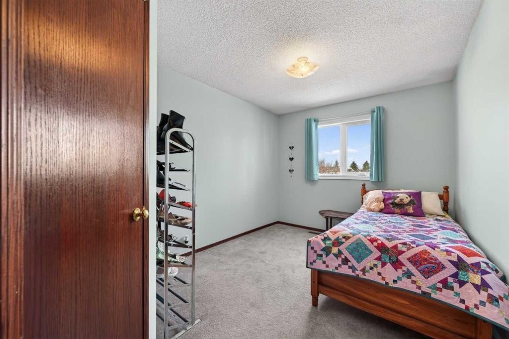 52 Riverwood Circle Se, Calgary, AB - Indoor Photo Showing Bedroom