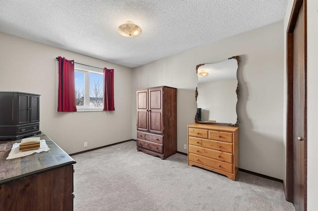 52 Riverwood Circle Se, Calgary, AB - Indoor Photo Showing Bedroom