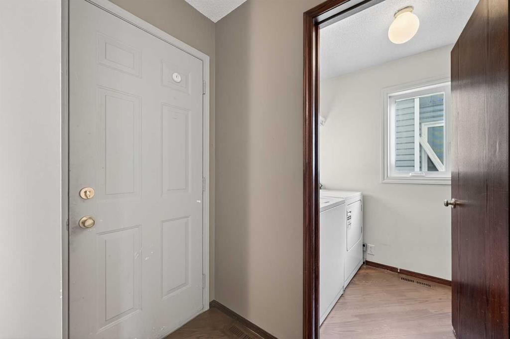 52 Riverwood Circle Se, Calgary, AB - Indoor Photo Showing Laundry Room