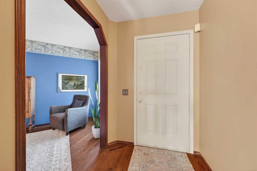 52 Riverwood Circle Se, Calgary, AB - Indoor Photo Showing Other Room
