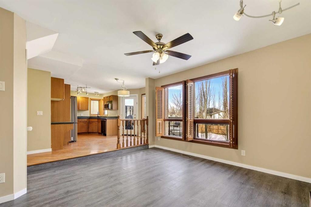 84 Rivergreen Crescent Se, Calgary, AB - Indoor