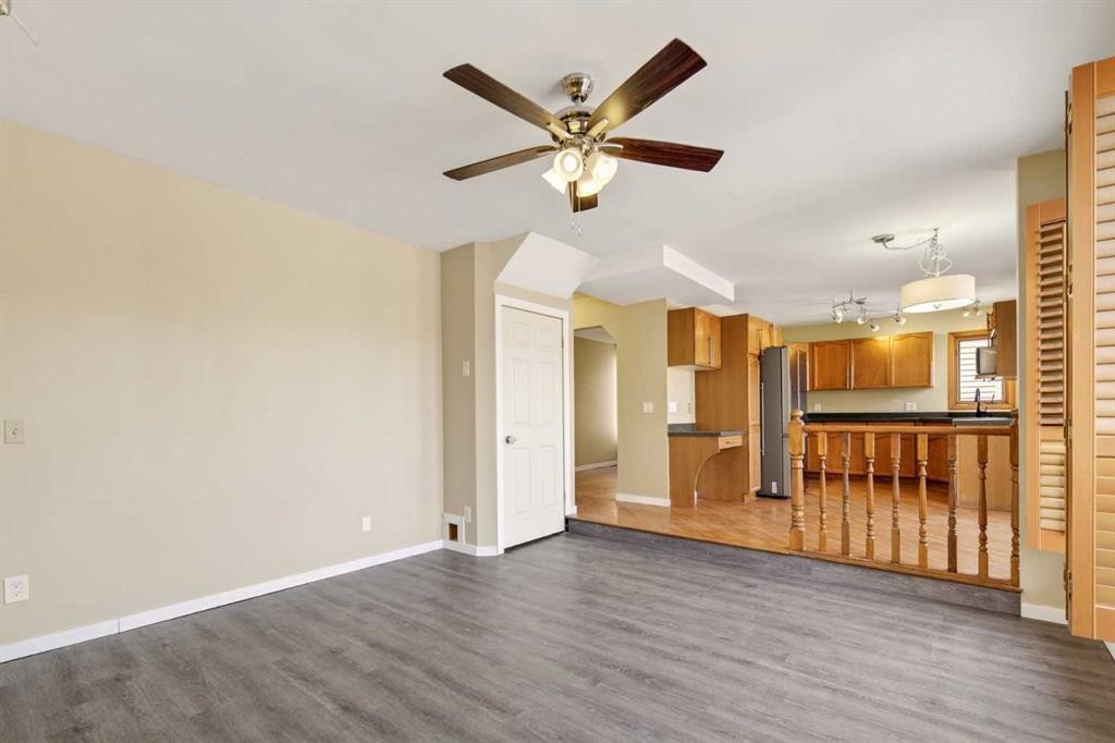 84 Rivergreen Crescent Se, Calgary, AB - Indoor Photo Showing Other Room