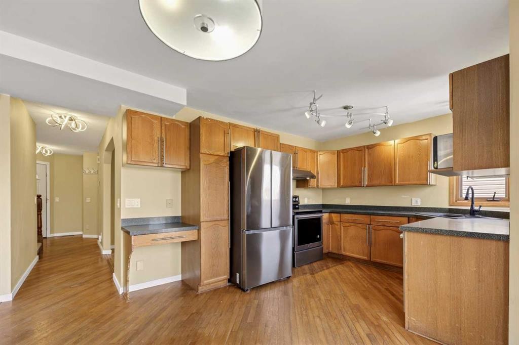84 Rivergreen Crescent Se, Calgary, AB - Indoor Photo Showing Kitchen With Double Sink