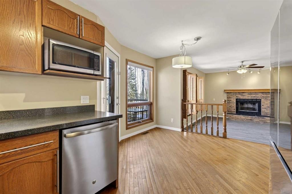 84 Rivergreen Crescent Se, Calgary, AB - Indoor With Fireplace