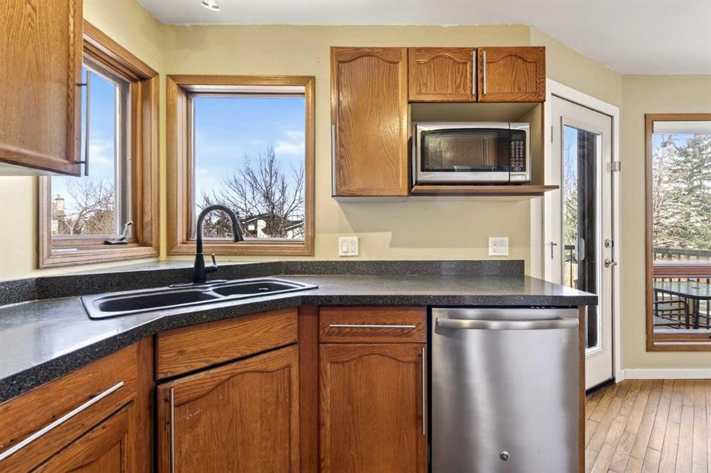 84 Rivergreen Crescent Se, Calgary, AB - Indoor Photo Showing Kitchen With Double Sink