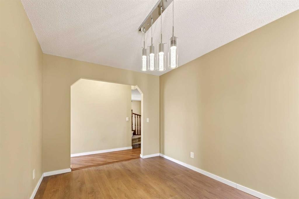 84 Rivergreen Crescent Se, Calgary, AB - Indoor Photo Showing Other Room