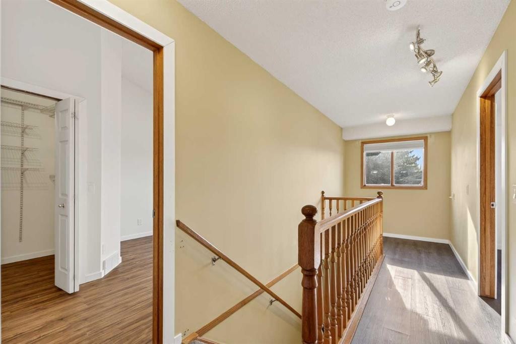 84 Rivergreen Crescent Se, Calgary, AB - Indoor Photo Showing Other Room