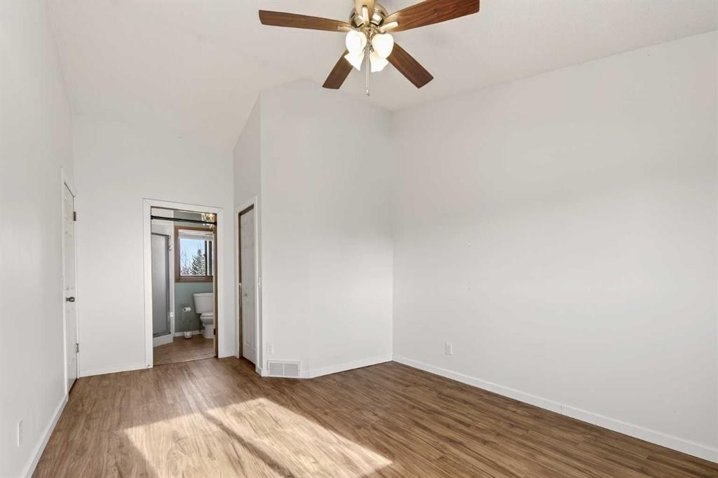 84 Rivergreen Crescent Se, Calgary, AB - Indoor Photo Showing Other Room