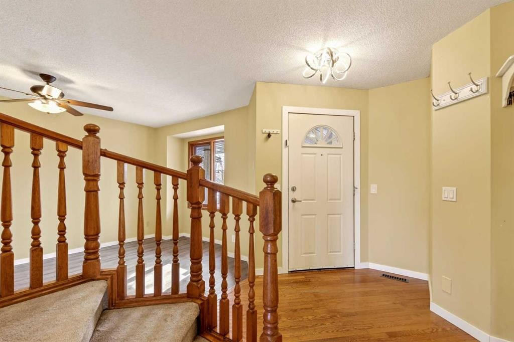84 Rivergreen Crescent Se, Calgary, AB - Indoor Photo Showing Other Room