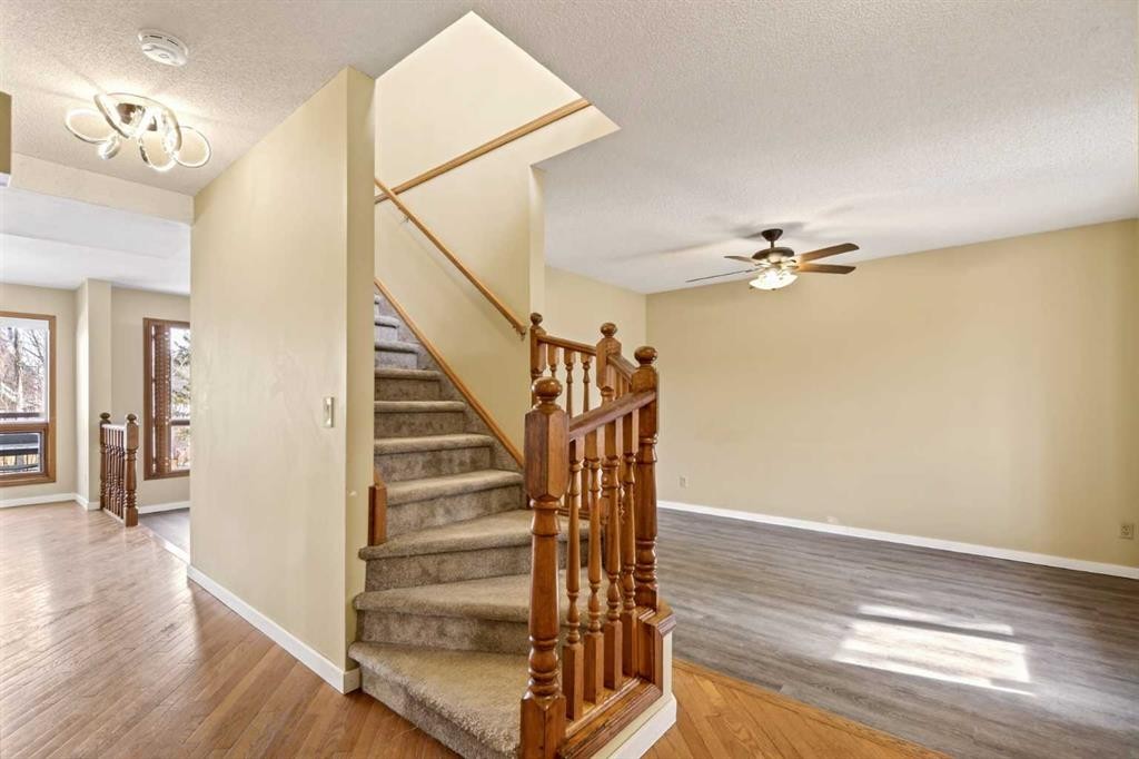 84 Rivergreen Crescent Se, Calgary, AB - Indoor Photo Showing Other Room