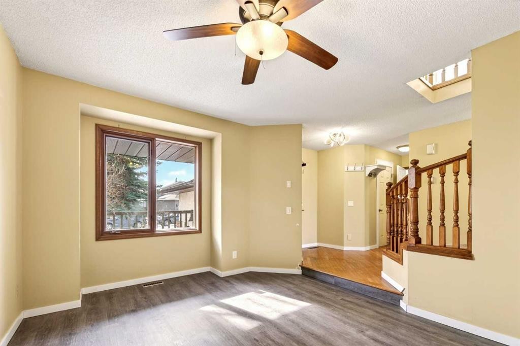 84 Rivergreen Crescent Se, Calgary, AB - Indoor Photo Showing Other Room