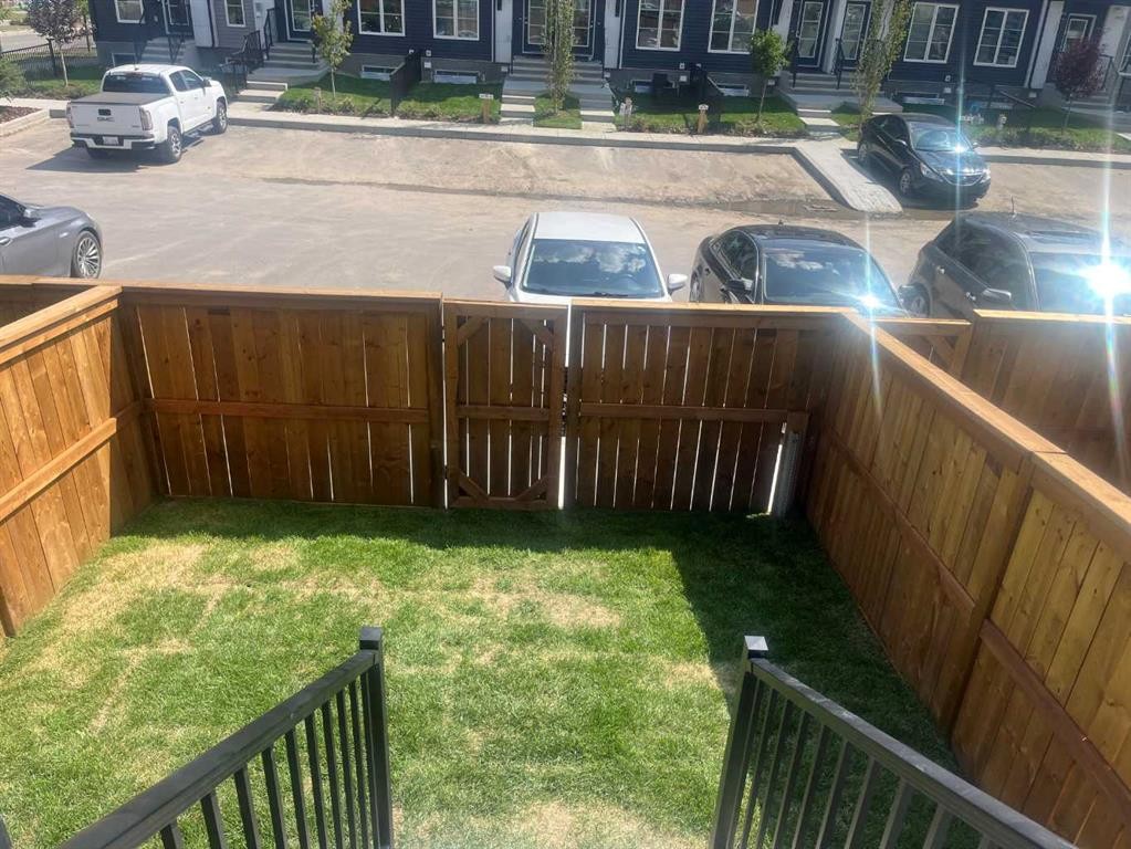 403-474 Seton Circle Se, Calgary, AB - Outdoor