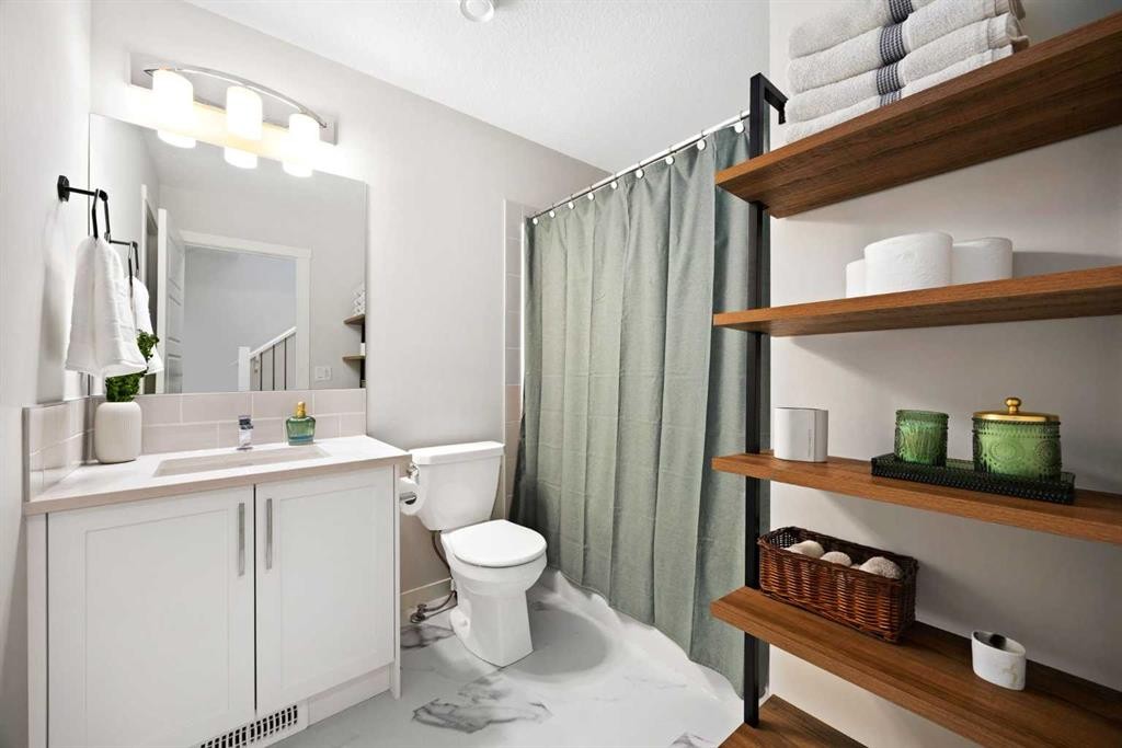 403-474 Seton Circle Se, Calgary, AB - Indoor Photo Showing Bathroom